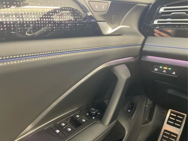 Volkswagen / Tiguan / Schwarz / / / 193PS TDI 4M Black+AHK+Stdhz+360°+Leder+IQ.Light+Drive+HUD+Harman+Pano