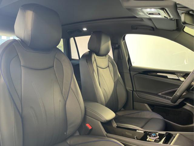 Volkswagen / Tiguan / Schwarz / / / 193PS TDI 4M Black+AHK+Stdhz+360°+Leder+IQ.Light+Drive+HUD+Harman+Pano