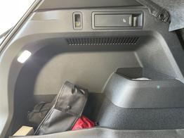 Volkswagen Tiguan R-Line 193PS TDI 4M Black+AHK+Stdhz+360°+Leder+IQ.Light+Drive+HUD+Harman+Pano 