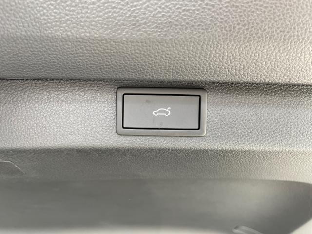 Skoda / Karoq / Grau / / / 150PS TDI DSG 4x4 AHK+Navi+ACC+Kamera+Sitzheiz+eHeck+GV5