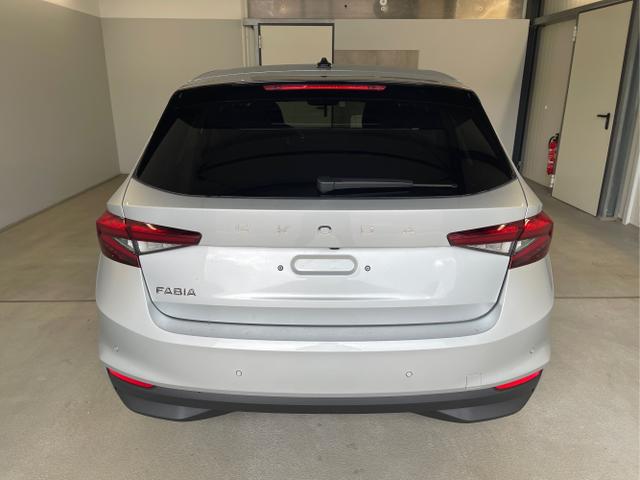 Skoda / Fabia / Silber / / / 115PS DSG Alu+AHK+Kessy+Kamera+GV5+Sitzheiz