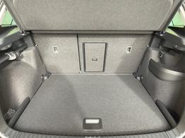 Skoda Karoq Selection 150PS TSI DSG Navi+ACC+AHK+Kessy+Kamera+Sitzheiz+eHeck+GV5 