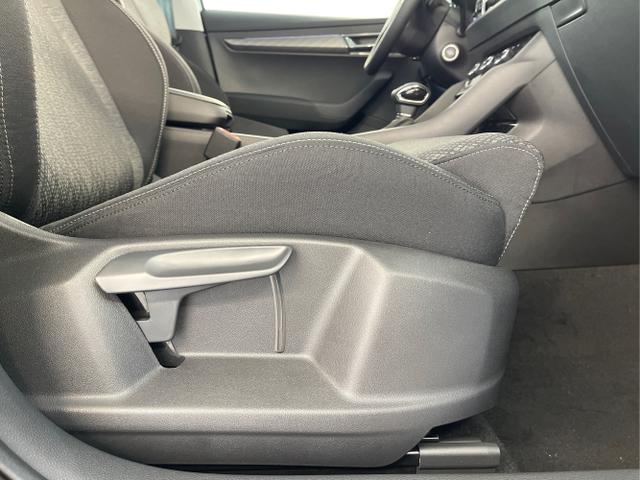 Skoda / Karoq / Blau / / / 150PS TSI DSG Navi+ACC+AHK+Kessy+Kamera+Sitzheiz+eHeck+GV5
