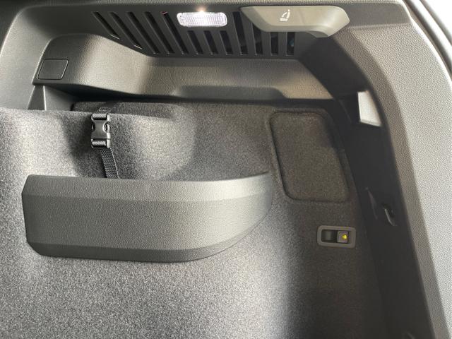 Skoda / Karoq / Blau / / / 150PS TSI DSG Navi+ACC+AHK+Kessy+Kamera+Sitzheiz+eHeck+GV5