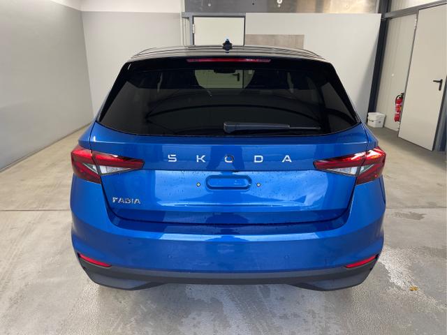 Skoda / Fabia / Blau / / / Selection 115PS DSG AHK+Dynamic+Kamera+Kessy+Alu16+Sitzheiz+Climatron+PDCvohi 