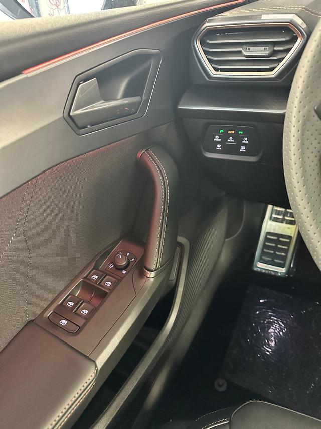 Cupra Leon ST 150PS eTSI DSG AHK+Edge+Kamera+IntelliDrive+Sitzheiz+Alu18+ACC 