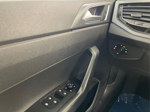 Volkswagen / Taigo / Grau / / / 115PS DSG Kessy+AHK+Navi