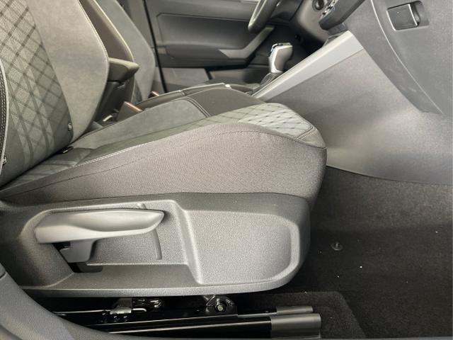 Volkswagen / Taigo / Grau / / / 115PS DSG Kessy+AHK+Navi