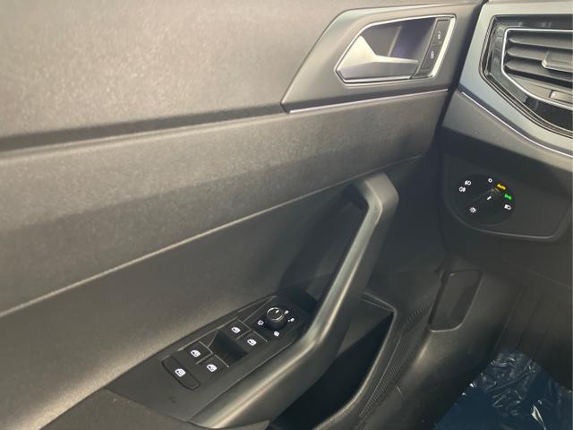 Volkswagen / Taigo / Silber / / / 150PS DSG Pano+IQ.Light+Discover Pro