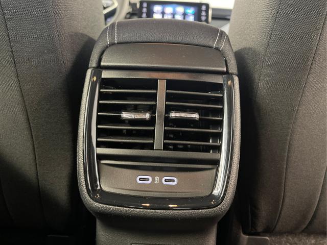 Skoda / KAMIQ / Schwarz / / / 115PS AHK+Kessy