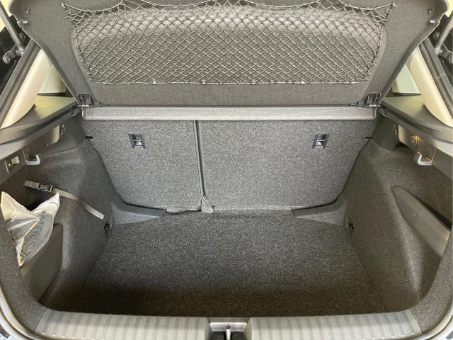 Skoda / KAMIQ / Schwarz / / / 115PS AHK+Kessy