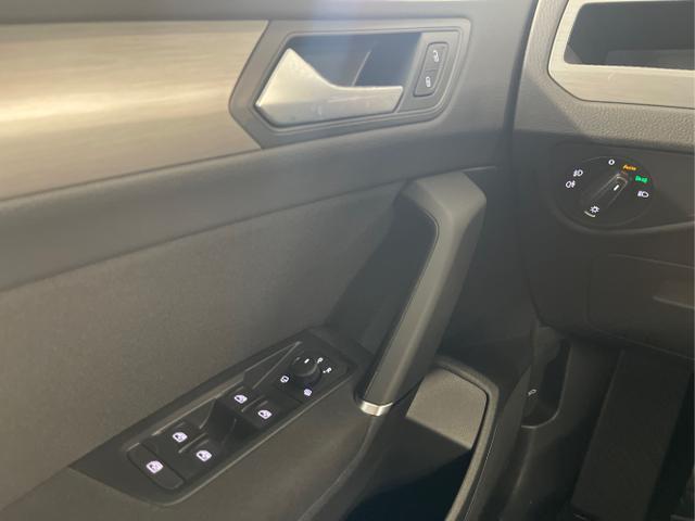 Volkswagen / Touran / Blau / / / 1.5 TSI DSG 7Sitz+AHK+IQ.Light+Kamera+Navi+eHeck+Keyless+Sitzheiz