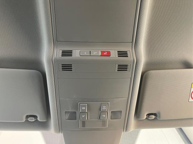 Volkswagen / Touran / Silber / / / 1.5 TSI DSG 7Sitz+AHK+IQ.Light+Kamera+Navi+eHeck+Keyless+Sitzheiz