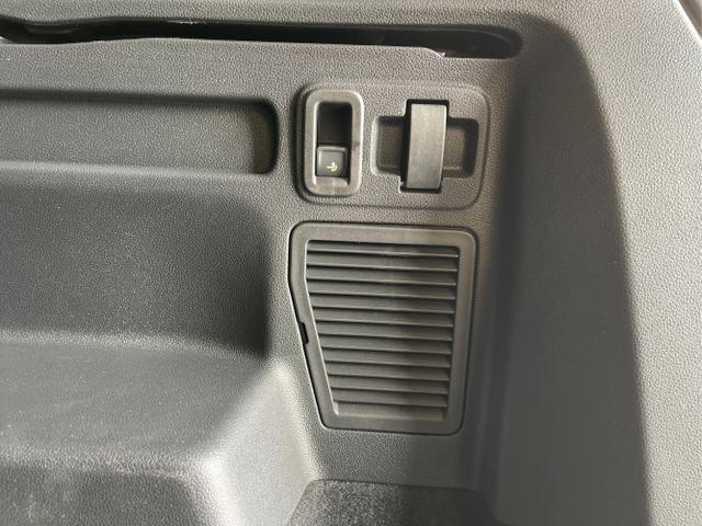 Volkswagen / Touran / Silber / / / 1.5 TSI DSG 7Sitz+AHK+IQ.Light+Kamera+Navi+eHeck+Keyless+Sitzheiz