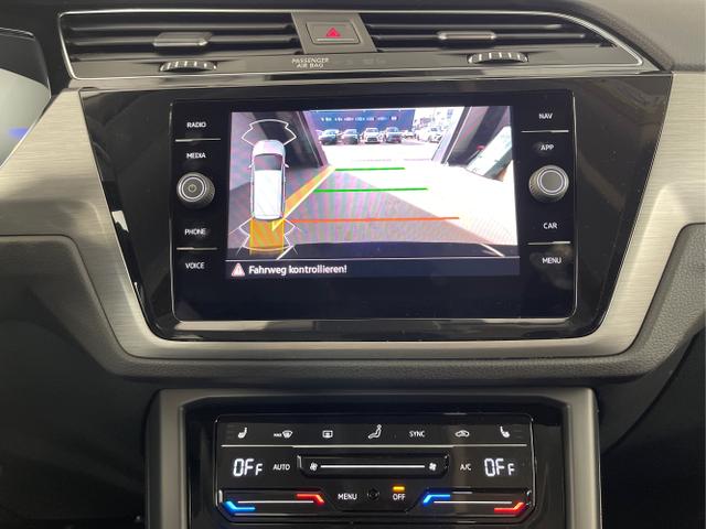 Volkswagen / Touran / Silber / / / 1.5 TSI DSG 7Sitz+AHK+IQ.Light+Kamera+Navi+eHeck+Keyless+Sitzheiz