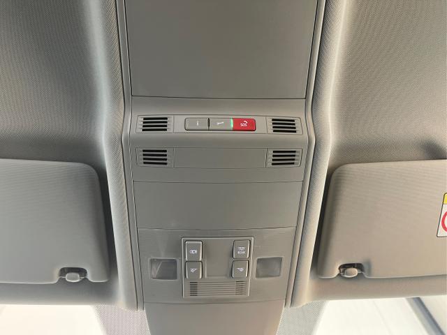 Volkswagen / Touran / Schwarz / / / 1.5 TSI DSG 7Sitz+AHK+IQ.Light+Kamera+Navi+eHeck+Keyless+Sitzheiz