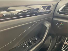 Volkswagen T-Roc R-Line 2.0 TSI 140kW / 190PS DSG 4M AHK+Black+Matrix+ACC+Navi 