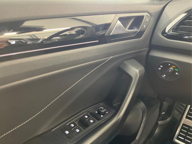 Volkswagen / T-Roc / Grau / / / 2.0 TSI 140kW / 190PS DSG 4M AHK+Black+Matrix+ACC+Navi