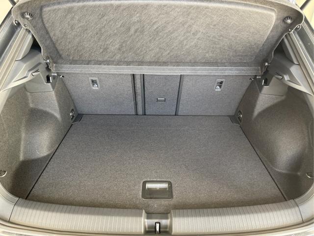 Volkswagen / T-Roc / Grau / / / 2.0 TSI 140kW / 190PS DSG 4M AHK+Black+Matrix+ACC+Navi