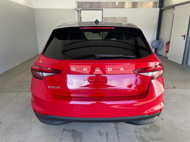 Skoda / Fabia / Rot / / / Selection 115PS DSG AHK+Dynamic+Kamera+Kessy+Alu16+Sitzheiz+Climatron+PDCvohi 
