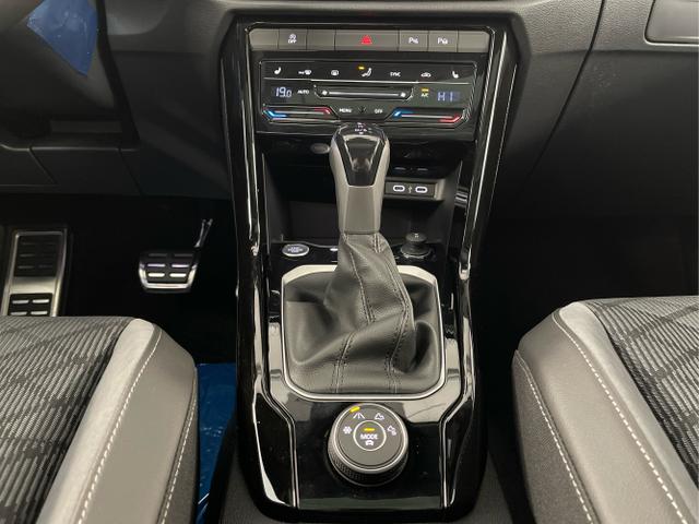Volkswagen / T-Roc / Weiß / / / 190PS 4M DSG Pano+AHK+Black+IQ.Light+IQ.Drive+eHeck+Kamera+Alu19