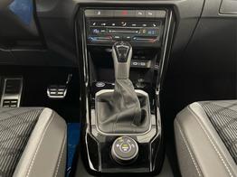 Volkswagen T-Roc R-Line 190PS 4M DSG Pano+AHK+Black+IQ.Light+IQ.Drive+eHeck+Kamera+Alu19 
