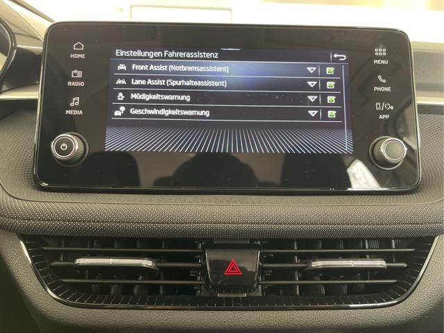 Skoda / Fabia / Weiß / / / 95PS Sitzheiz+Climatronic+SmartLink+LED+PDC+Touchscreen
