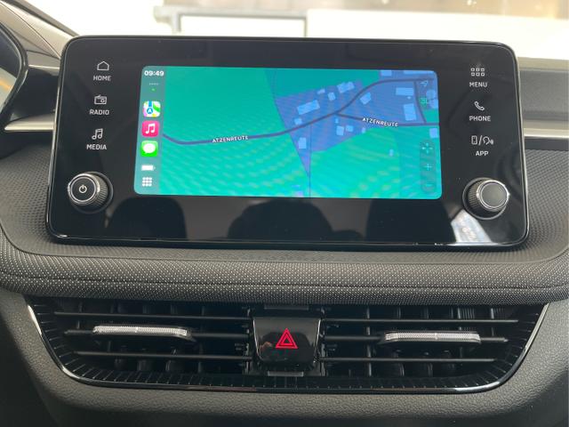 Skoda / Fabia / Weiß / / / 95PS Sitzheiz+Climatronic+SmartLink+LED+PDC+Touchscreen