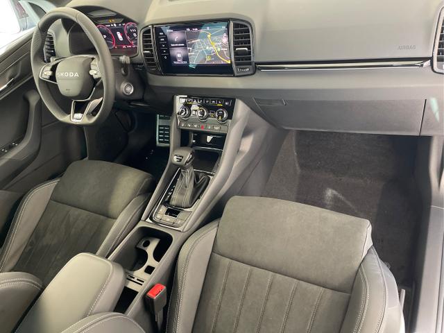 Skoda / Karoq / Blau / / / TSI 4x4 360°+19 Zoll+Navi+AHK