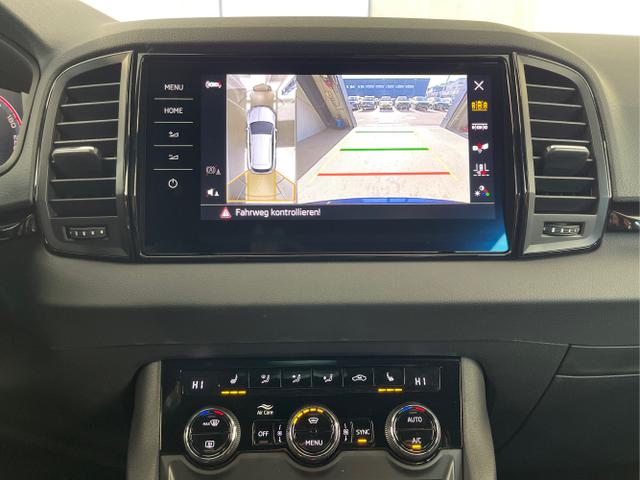 Skoda / Karoq / Blau / / / TSI 4x4 360°+19 Zoll+Navi+AHK