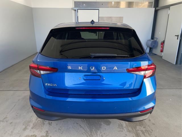Skoda / Fabia / Blau / / / 115PS DSG Alu+AHK+Kessy+Kamera+GV5+Sitzheiz