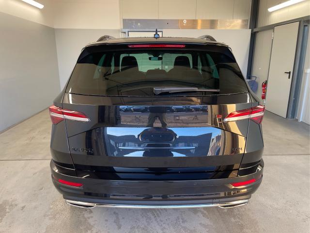 Skoda / Karoq / Schwarz / / / TSI 4x4 360°+19 Zoll+Navi+AHK