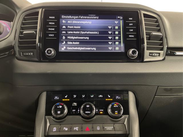 Skoda / Karoq / Schwarz / / / TSI 4x4 360°+19 Zoll+Navi+AHK