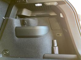 Skoda Karoq Sportline TSI 4x4 360°+19 Zoll+Navi+AHK+360°+ACC+Frontscheibe beheizbar+Travel Assist 