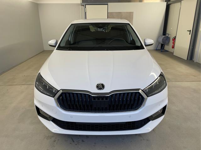 Skoda / Fabia / Weiß / / / 115PS AHK+Kessy+Kamera