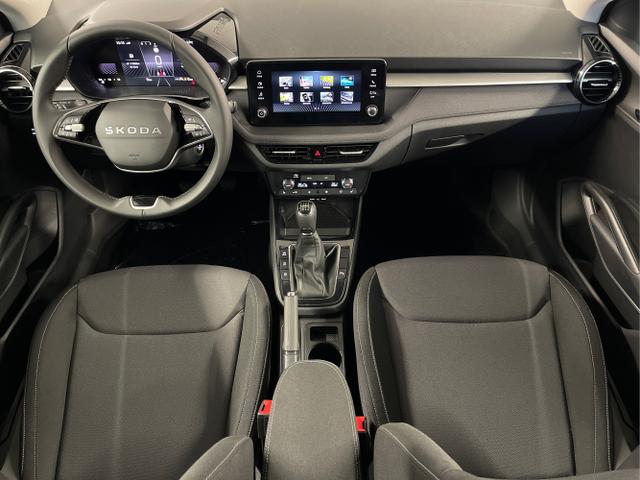 Skoda / Fabia / Weiß / / / 115PS AHK+Kessy+Kamera