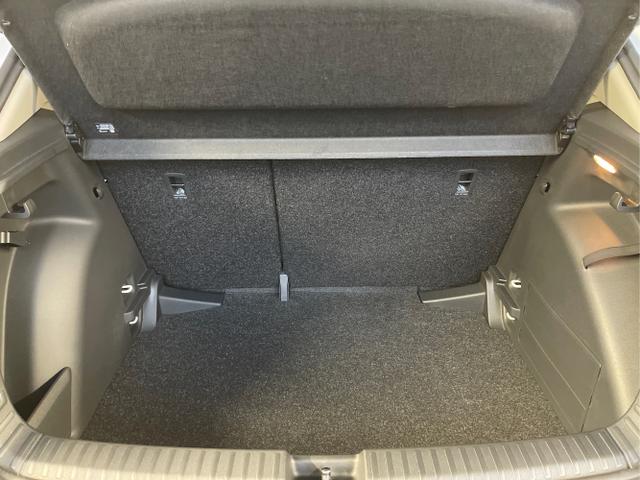 Skoda / Fabia / Weiß / / / 115PS AHK+Kessy+Kamera