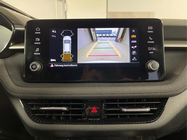 Skoda / Fabia / Weiß / / / 115PS AHK+Kessy+Kamera