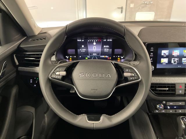 Skoda / KAMIQ / Weiß / / / 115PS DSG Matrix+AHK+Kamera+PDC vor+hi+Kessy+Sitzheizung+GVL