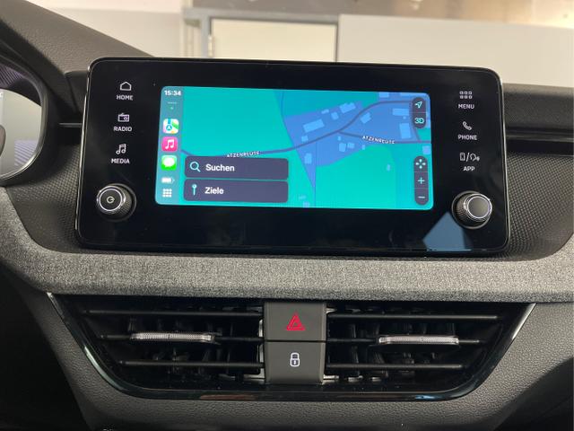 Skoda / KAMIQ / Weiß / / / 115PS DSG Matrix+AHK+Kamera+PDC vor+hi+Kessy+Sitzheizung+GVL