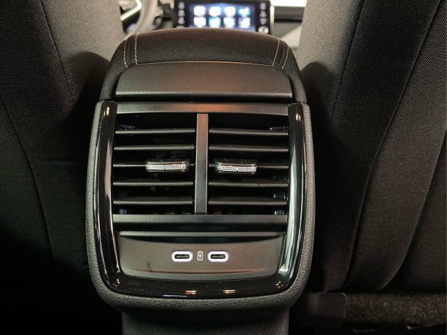 Skoda / KAMIQ / Weiß / / / 115PS DSG Matrix+AHK+Kamera+PDC vor+hi+Kessy+Sitzheizung+GVL