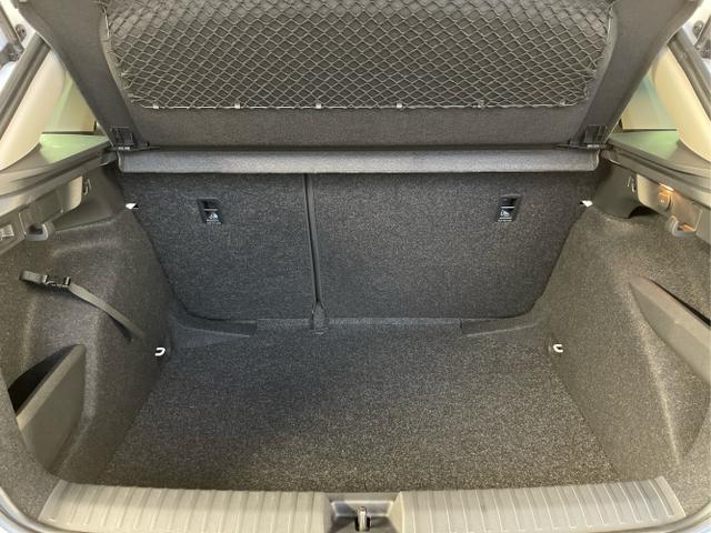 Skoda / KAMIQ / Weiß / / / 115PS DSG Matrix+AHK+Kamera+PDC vor+hi+Kessy+Sitzheizung+GVL