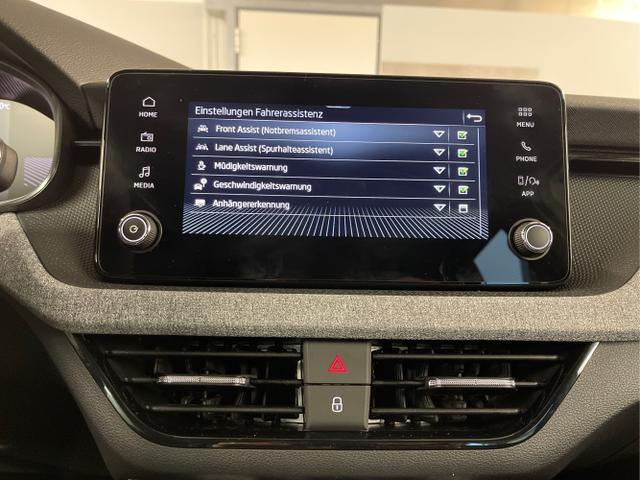 Skoda / KAMIQ / Grau / / / 115PS DSG Matrix+AHK+Kamera+PDC vor+hi+Kessy+Sitzheizung+GVL