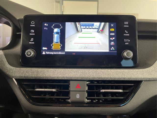 Skoda / KAMIQ / Grau / / / 115PS DSG Matrix+AHK+Kamera+PDC vor+hi+Kessy+Sitzheizung+GVL