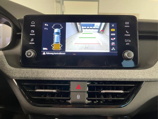 Skoda / KAMIQ / Blau / / / 115PS DSG Matrix+AHK+Kamera+PDC vor+hi+Kessy+Sitzheizung+GVL