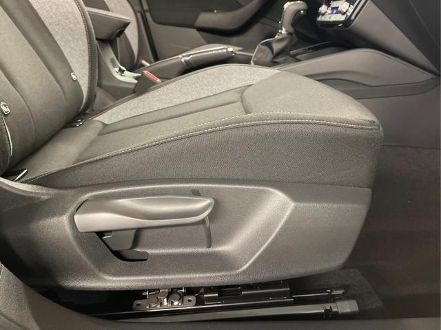 Skoda / KAMIQ / Silber / / / 115PS DSG Matrix+AHK+Kamera+PDC vor+hi+Kessy+Sitzheizung+GVL