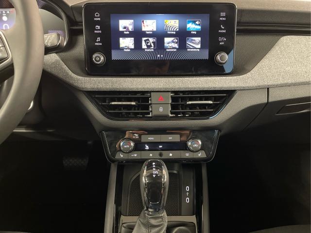 Skoda / KAMIQ / Silber / / / 115PS DSG Matrix+AHK+Kamera+PDC vor+hi+Kessy+Sitzheizung+GVL