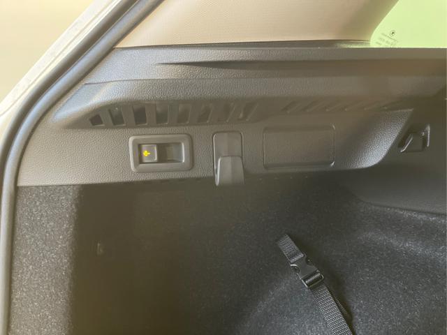 Skoda / KAMIQ / Silber / / / 115PS DSG Matrix+AHK+Kamera+PDC vor+hi+Kessy+Sitzheizung+GVL