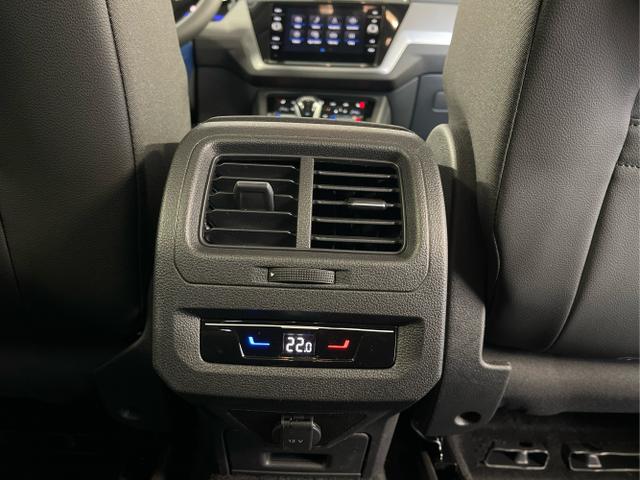 Volkswagen / Touran / Schwarz / / / 7Si+IQ.Light+TrailerAss+Cam