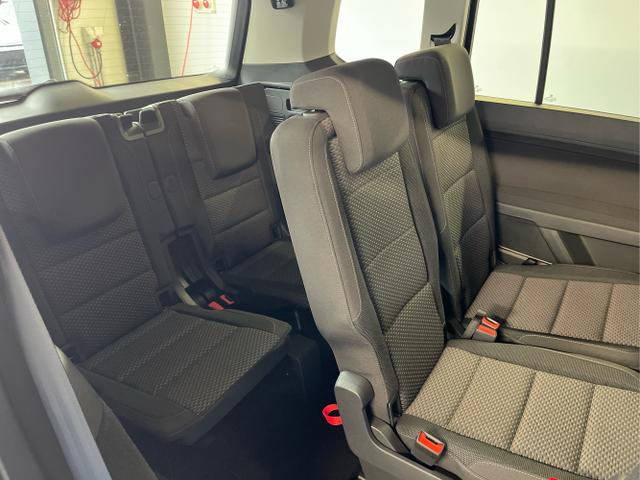 Volkswagen / Touran / Schwarz / / / 7Si+IQ.Light+TrailerAss+Cam